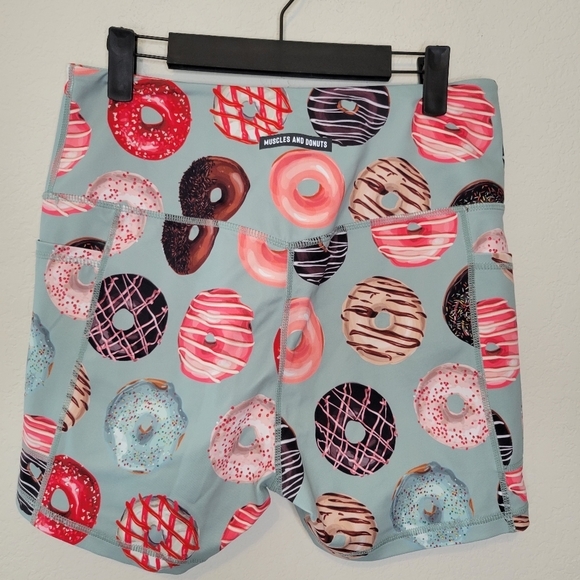 Muscles and Donuts Workout Pocket Shorts Size L - Picture 4 of 6